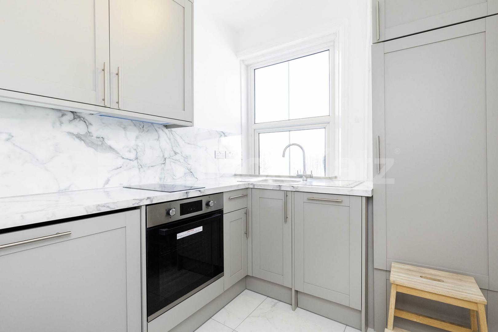 Recently refurbished spacious studio in an amazing loaction York Mews, Kentish Town